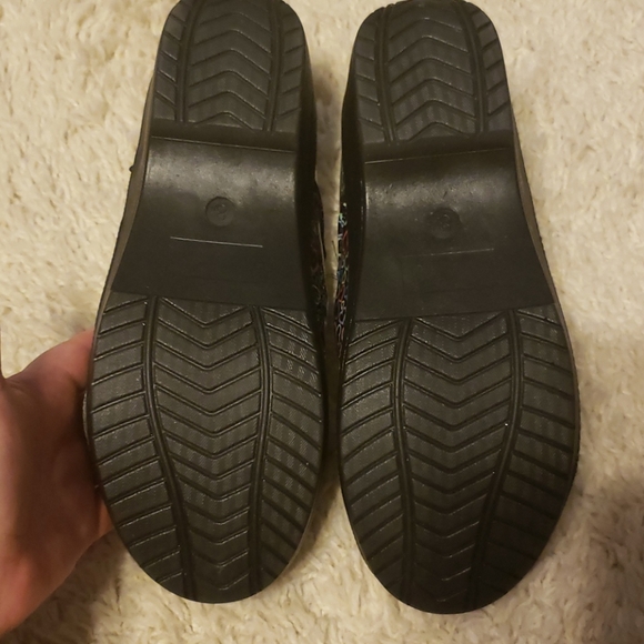 Clogs - Picture 3 of 6
